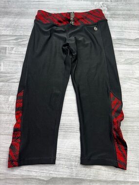 Standing Tree Black and Red Cropped Performance Leggings Size Small